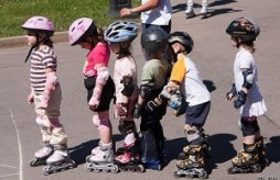 Как правильно выбрать детский защитный шлем?