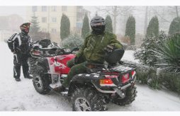 Покатушки на квадроцикле зимой по снегу